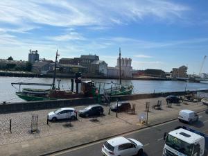 Penthouse Flat with River View, 1C