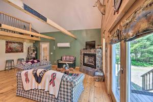 Cabin-Inspired Home Less Than 12 Mi to Sugarloaf Mtn!