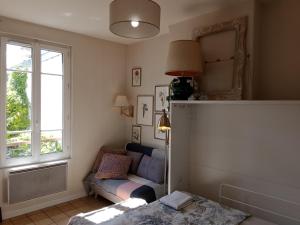 Appartements PARIS AUTHENTIC HOUSE Small, bright and calm studio : photos des chambres