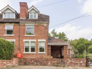 Three bedroomed house with a separate studio apartment by Severn Valley railway