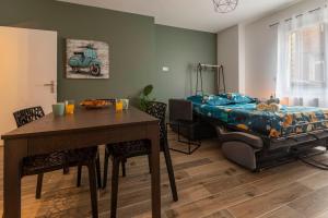 Appartements LOC TROTTEUR LE ROMARIN Gare SNCF de Lourdes : photos des chambres