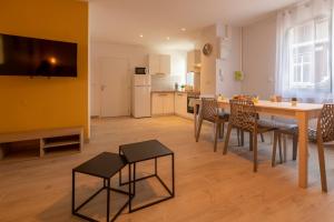 Appartements LOC TROTTEUR LE SAFRAN F2 Grand confort, gare SNCF de Lourdes : photos des chambres