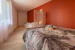 Appartements LOC TROTTEUR LE SAFRAN F2 Grand confort, gare SNCF de Lourdes : photos des chambres