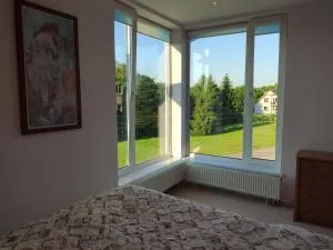 Spacious & Cozy Apartment with Forest View - Wileny
