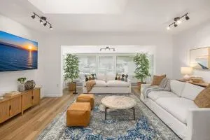 Coastal Cottage, 4 Large Decks, Close to Beach - بلين