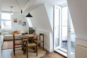 Relaxing Retreat with Terrace & Sea Views - Sleeps 4