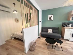 Appartements LE QUAI 1 - Spacieux Studio NEUF CALME - CLIM - WiFi - Gare a 200m : photos des chambres