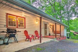 Fire Pit and Porch! Rustic Linville Falls Cottage