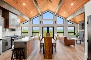 Luxury Living at The Eagles Perch Palmer AK - Gateway