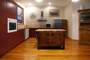 Stanley Beach House with Stunning Nut Views!