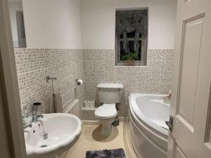 Apartment - Sleeps 2 - Pet friendly - Parking