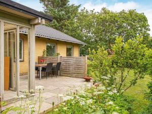 8 person holiday home in Struer-By Traum