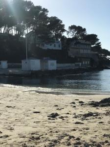 Studio 2 adultes 2 enfants Sanary sur Mer à 800m de la mer