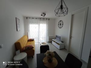 Apartman Ana Iadera with balcony and parking