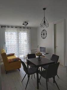 Apartman Ana Iadera with balcony and parking