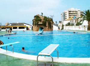 CASA ADOSADA AMPLIA, PEÑISCOLA PISCINAS PARKING Y PLAYA