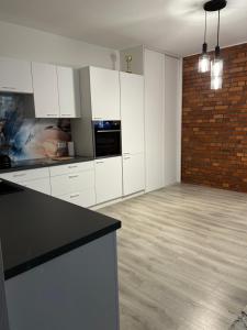 Przytulna kawalerka w kamienicy w pobliżu Jeziora Ełckiego