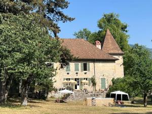 Maisons de vacances La Tour Forte - Domaine du Tres-Haut - Chateau de Montanges : photos des chambres