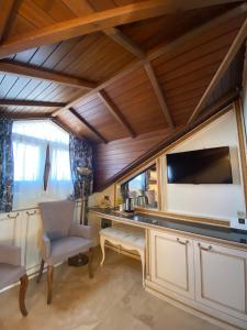 Castle Old Town Hotel