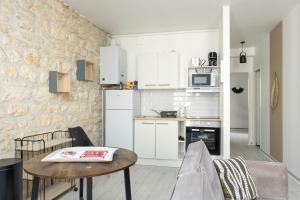 Appartements LE LUCIEN Eco-Appart'Hotel - Angouleme - Centre - Wifi - Parking prive - Classe 4 etoiles : photos des chambres