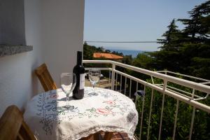 Apartment Jenny with parking, Wi-Fi and sea view