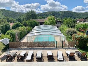 Maisons de vacances Trois gites ensemble dans le meme immeuble devant la piscine avec terrasses offrant une vue magnifique, dont une couverte au niveau de la piscine et vue sur la vallee a l'etage : photos des chambres