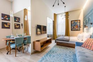 Luxury Suite in The Absolute Center