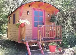 Roulotte romantique chauffée en Cévennes - Euzet