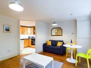 Redhill town centre apartment by Livingo