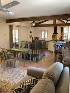 Maisons de vacances Lovely 2 bedroom gite with shared pool : photos des chambres