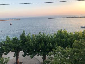 Jonny O, apartment by the sea