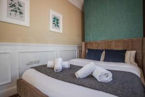 Duplex with private rooftop & view on San Juan church by REMS