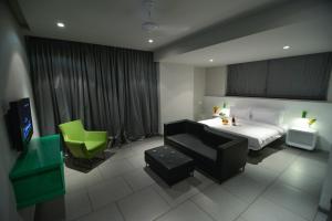 SinQ Party Hotel - No Male Stags Allowed