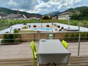 Maisons d'hotes Alsacebnb - Gite 12 personnes dans le vignoble - Piscine privee chauffee & Spa : photos des chambres