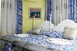 Private 2 Bedroom Beachfront Penthouse Condo Ocho Rios, Jamaica
