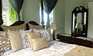 Private 2 Bedroom Beachfront Penthouse Condo Ocho Rios, Jamaica