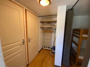 Appartements Au pays des marmottes Appartement 6 personnes plein sud sans vis a vis avec terrasse : photos des chambres