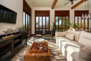 Las Catalinas - 5 bedroom luxury beachfront home - Casa Alouatta