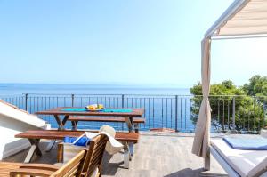 Summer House Bougainvillea by Dubrovnik Colors