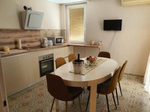 Batala1-City marina apartment with secured private parking