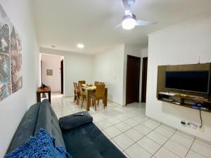 Apto no centro perto do Shopping com 2 Quartos de Casal ArCond WiFi 500megas HomeOffice e Garagem em Dourados