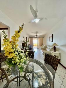 950 Apartamento em Bombinhas com 3 dormitórios. VISTA PARA O MAR