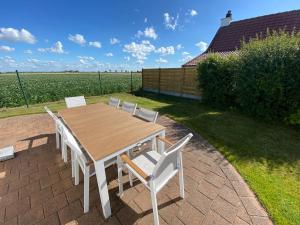 Charlie & Chloé’s beachcondo *****