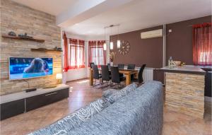 Awesome Home In Bibinje With 4 Bedrooms, Wifi And Outdoor Swimming Pool