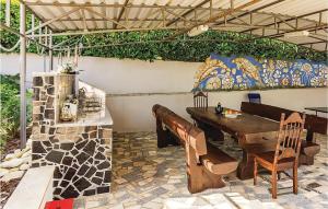 Lovely Apartment In Banjole With Wifi