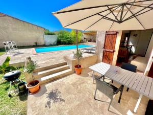 Villas Studio avec jacuzzi et piscine : photos des chambres