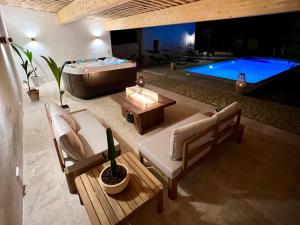 Villas Studio avec jacuzzi et piscine : photos des chambres