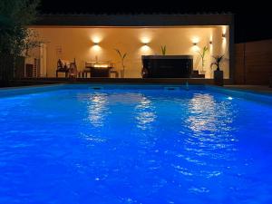 Villas Studio avec jacuzzi et piscine : photos des chambres