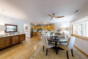 All Seasons Condominiums 303