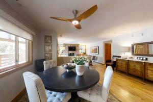 All Seasons Condominiums 303